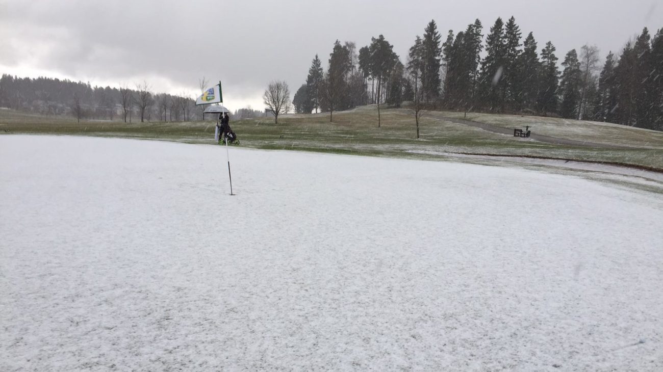 Ringside Golfkin sai viime viikolla lumipeitteen lyhyeksi aikaa.