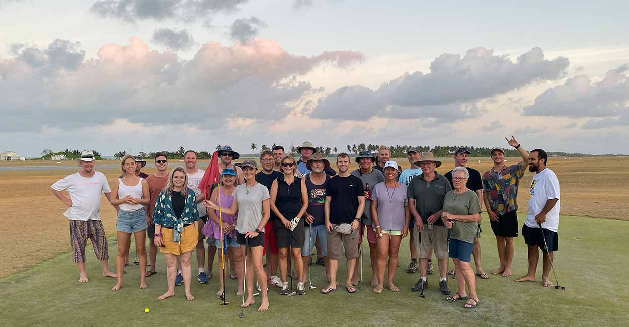 Kiitorata ylitetään Cocos Islands Golf Clubilla kahteen kertaan. Scroungers Golfissa kenttä pelataan yhdessä isossa ryhmässä.