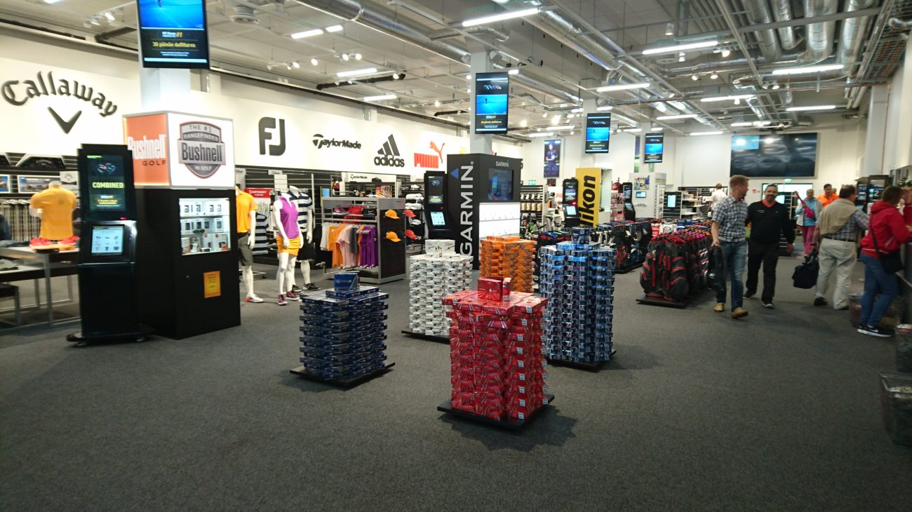 Golf Centerin myymälä sijaitsee Tapiola Golfin yhteydessä.