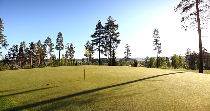 Hill Side Golfin Hill-kentältä aukeaa näkymät suomalaiseen kansallismaisemaan.