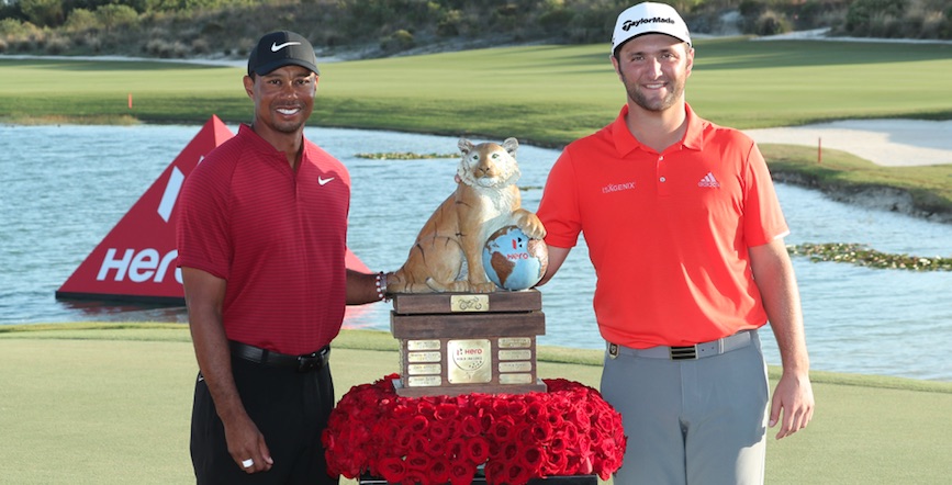 Tiger Woods (vas.) latautuu PGA Championshipiin Jon Rahmin (oik.) tavoitellessa viikonloppuna menestystä Memphisissa