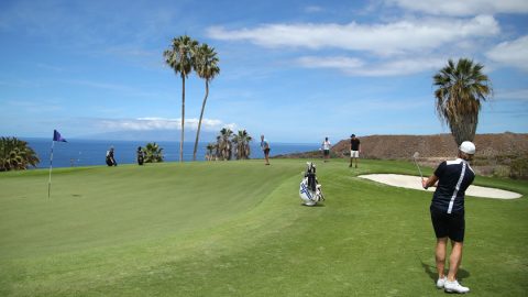 Golf Costa Adejen maisemat Teneriffan vehreällä saarella miellyttävät silmää.