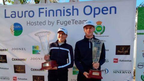 Lahden Golfin Emilia Torvinen (vas.) ja   Nurmijärvi Golfin Elmo Gerkman  saavuttivat makoisat ykköstilat jo vuoden ensimmäisinä päivinä