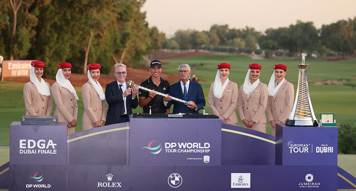 Collin Morikawa tuli paljastaneeksi European Tourin toimitusjohtaja Keith Pelleylle salaisuuden Dubaissa palkintojenjaossa.