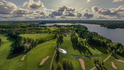Tawast Golf sijaitsee Katumajärven rannalla