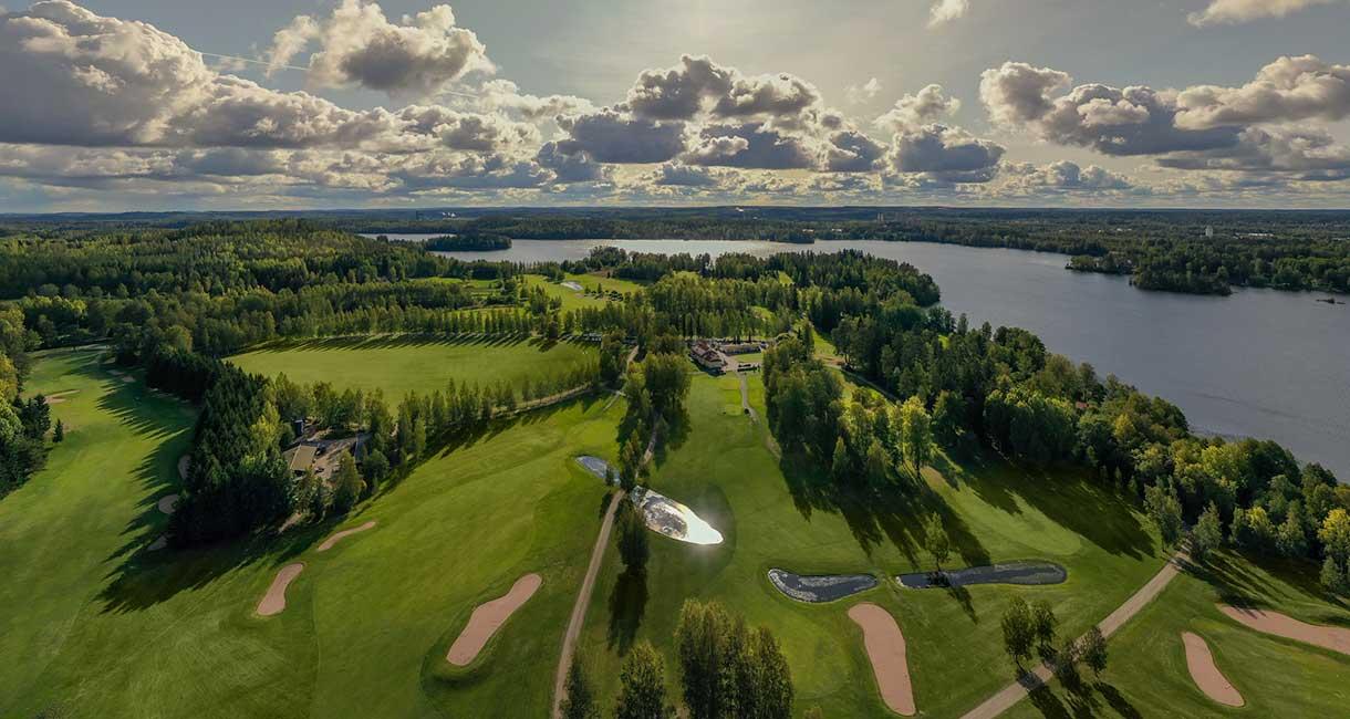 Tawast Golf sijaitsee Katumajärven rannalla
