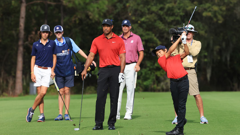 Tiger ja Charlie Woods pelasivat Orlandossa kierrostuloksen joka menee golfin historiaan