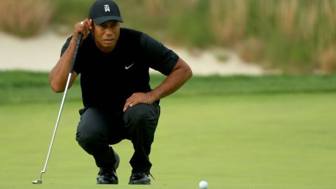 Tiger Woodsin puttirutiini on yleensä ripeä ja toistuva