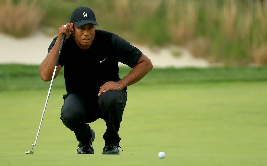 Tiger Woodsin puttirutiini on yleensä ripeä ja toistuva