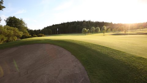Espoon Golfseura sijaitsee Kehä III:n vieressä Kauklahdessa.