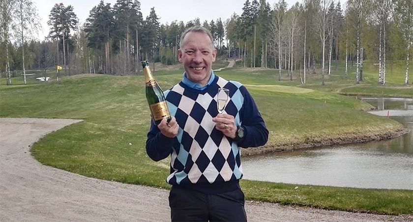 Mika Jokela juhli keskiviikkona golfuransa ensimmäistä holaria.