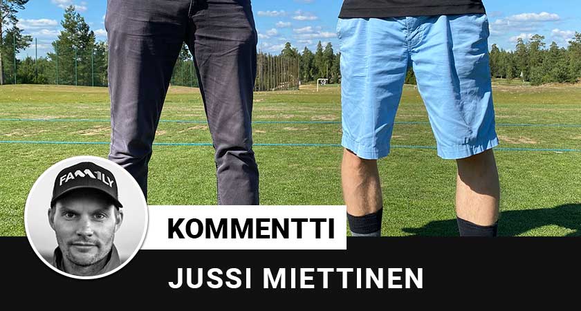 Kuvassa vasemmalla Jussi Miettinen Esa Hukkasen housuissa ja oikealla Hukkanen Miettisen shortseissa.