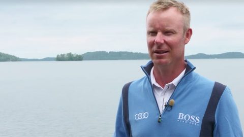 Mikko Ilonen puhuu Vierumäen European Tourin kisan puolesta.