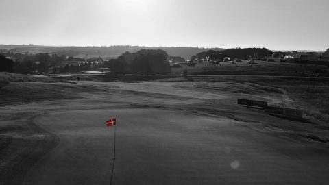 Tanskan Golfliitto suositteli golfkenttien sulkemista ja suuri osa kentistä noudattaa suositusta.